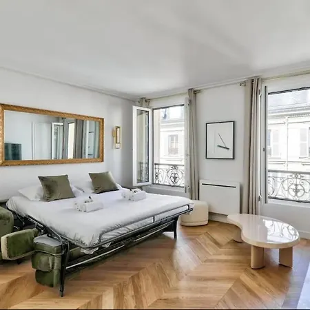 De Luxe Pres Des Champs Elysees *